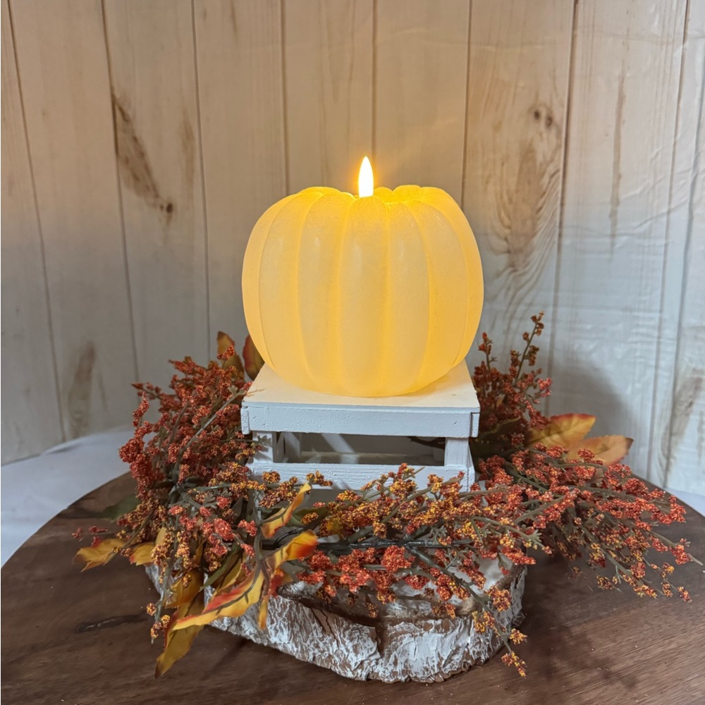 Remote-Controlled Pumpkin Candle - Picture 10 of 16